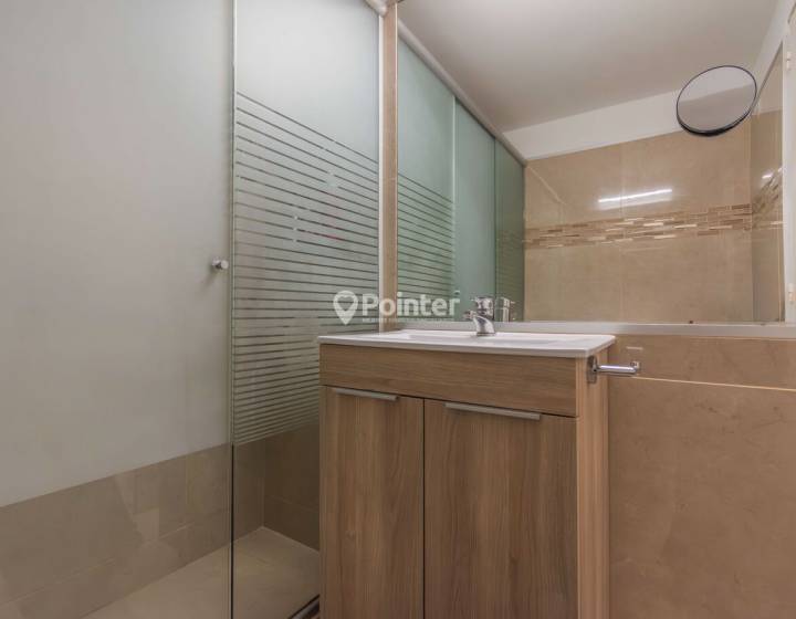 Venta apartamento 2 dormitorios + escritorio (o 3 dormitorios) y balc&oacute;n al frente - Pocitos