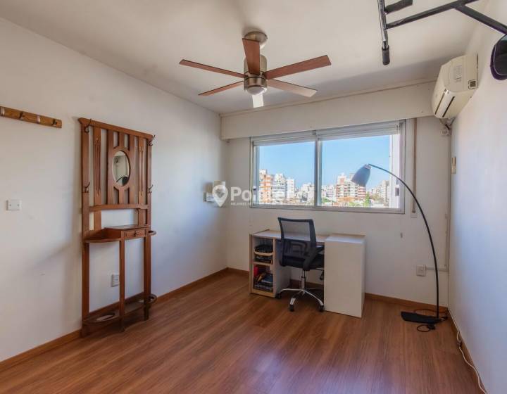 Venta apartamento 2 dormitorios + escritorio (o 3 dormitorios) y balc&oacute;n al frente - Pocitos