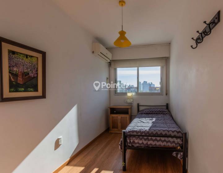 Venta apartamento 2 dormitorios + escritorio (o 3 dormitorios) y balc&oacute;n al frente - Pocitos