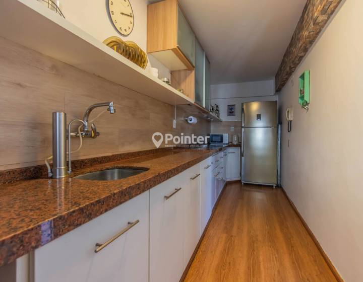 Venta apartamento 2 dormitorios + escritorio (o 3 dormitorios) y balc&oacute;n al frente - Pocitos