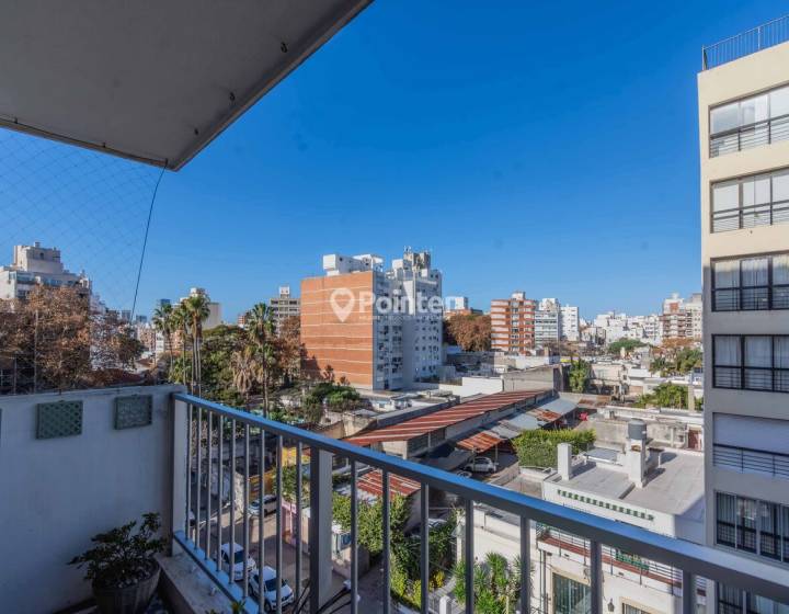 Venta apartamento 2 dormitorios + escritorio (o 3 dormitorios) y balc&oacute;n al frente - Pocitos