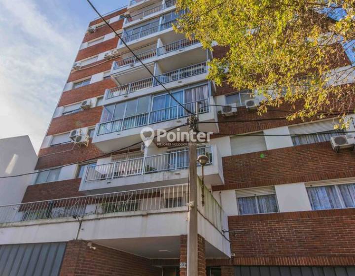 Venta apartamento 2 dormitorios + escritorio (o 3 dormitorios) y balc&oacute;n al frente - Pocitos