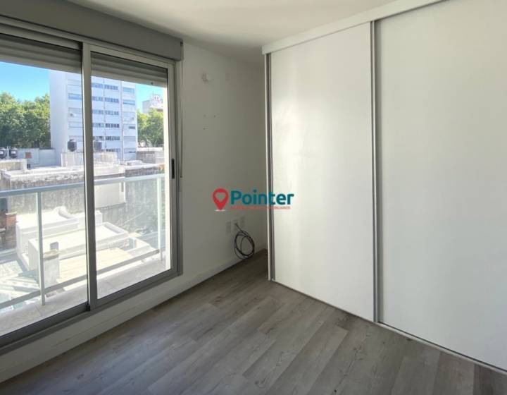 Alquilo Apartamento De 1 Dormitorio Con Terraza Hacia El Norte, Barbacoa, Parque Rod&oacute;