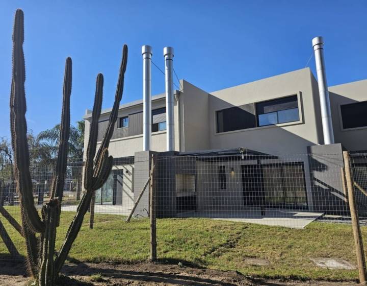 Casa de 3 dormitorios a estrenar en Lagomar Sur