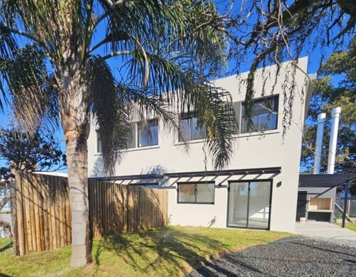 Casa de 3 dormitorios a estrenar en Lagomar Sur