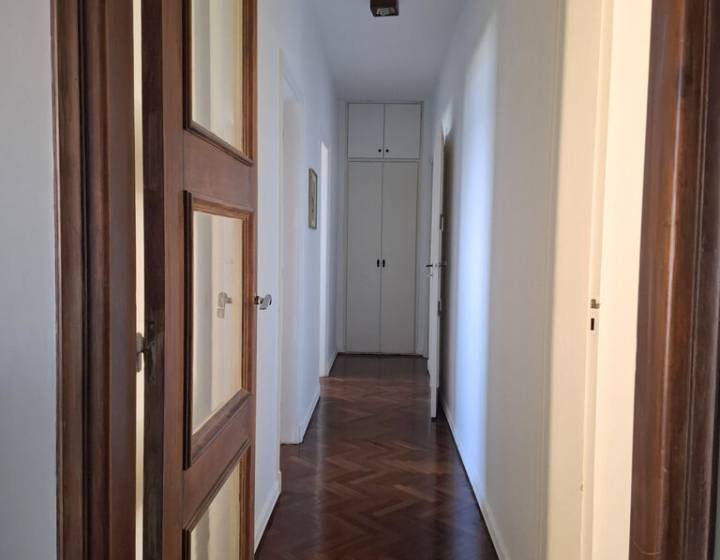 Alquiler Apartamento 2 dormitorios m&aacute;s servicio, 2 ba&ntilde;os, garaje. Frente al mar.
