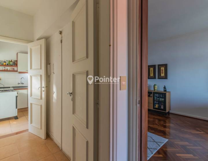 Alquiler Apartamento 2 dormitorios m&aacute;s servicio, 2 ba&ntilde;os, garaje. Frente al mar.