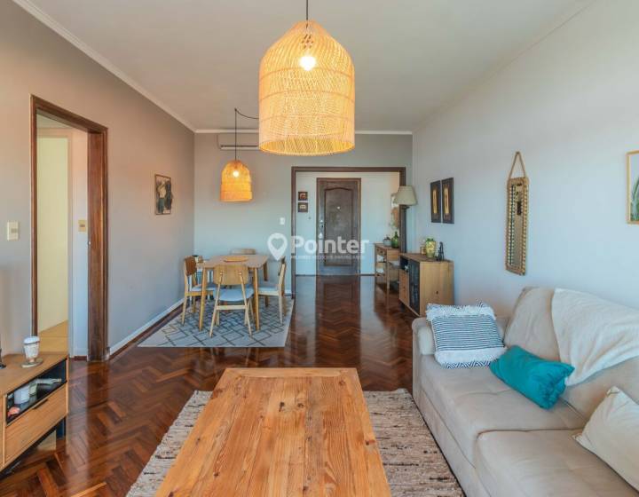 Alquiler Apartamento 2 dormitorios m&aacute;s servicio, 2 ba&ntilde;os, garaje. Frente al mar.