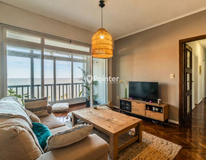 Alquiler Apartamento 2 dormitorios m&aacute;s servicio, 2 ba&ntilde;os, garaje. Frente al mar.