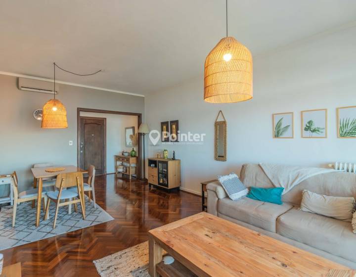 Alquiler Apartamento 2 dormitorios m&aacute;s servicio, 2 ba&ntilde;os, garaje. Frente al mar.