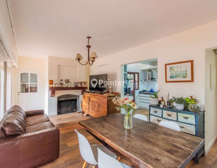 Casa de 4 dormitorios con piscina a pasos de la Rambla de Punta Gorda