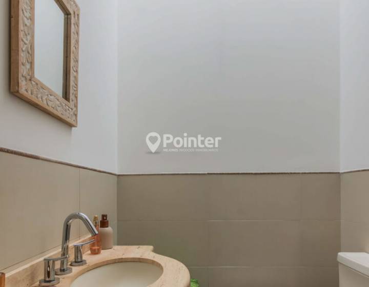 Casa de 4 dormitorios con piscina a pasos de la Rambla de Punta Gorda