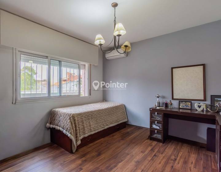 Casa de 4 dormitorios con piscina a pasos de la Rambla de Punta Gorda