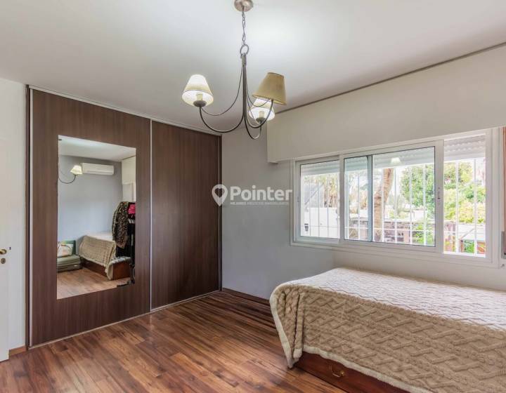 Casa de 4 dormitorios con piscina a pasos de la Rambla de Punta Gorda