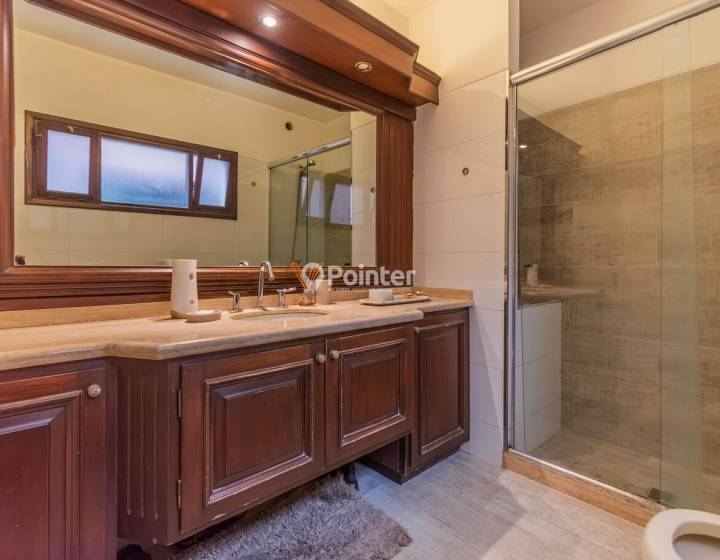 Casa de 4 dormitorios con piscina a pasos de la Rambla de Punta Gorda