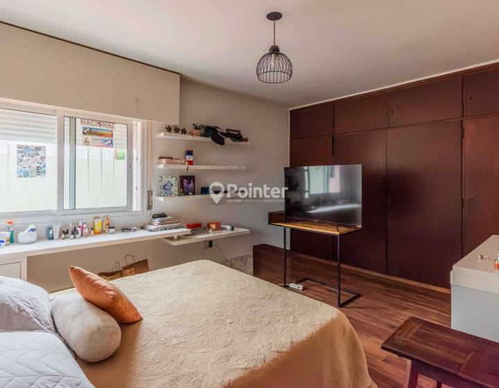 Casa de 4 dormitorios con piscina a pasos de la Rambla de Punta Gorda