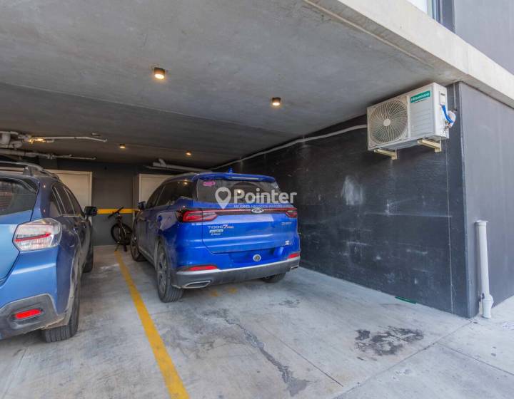 Apartamento de tres dormitorios con cochera en Buceo