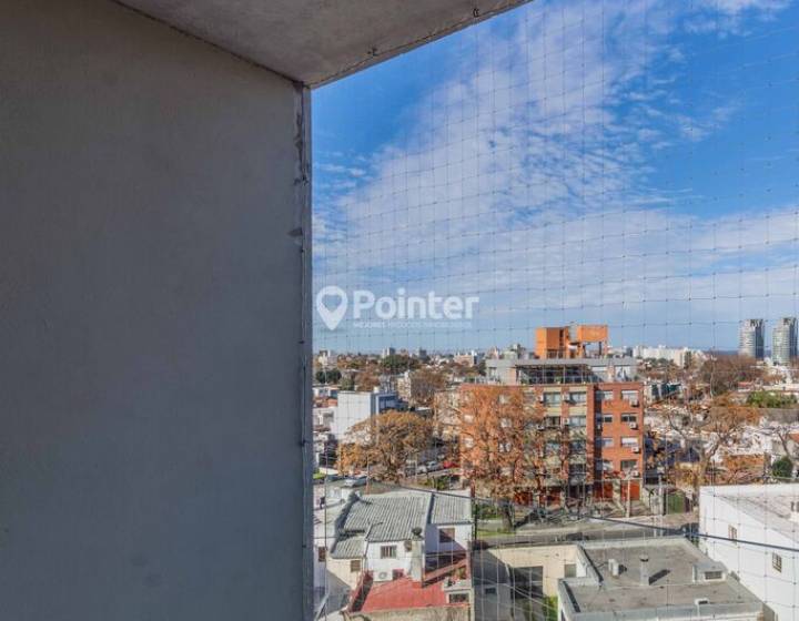 Apartamento de tres dormitorios con cochera en Buceo