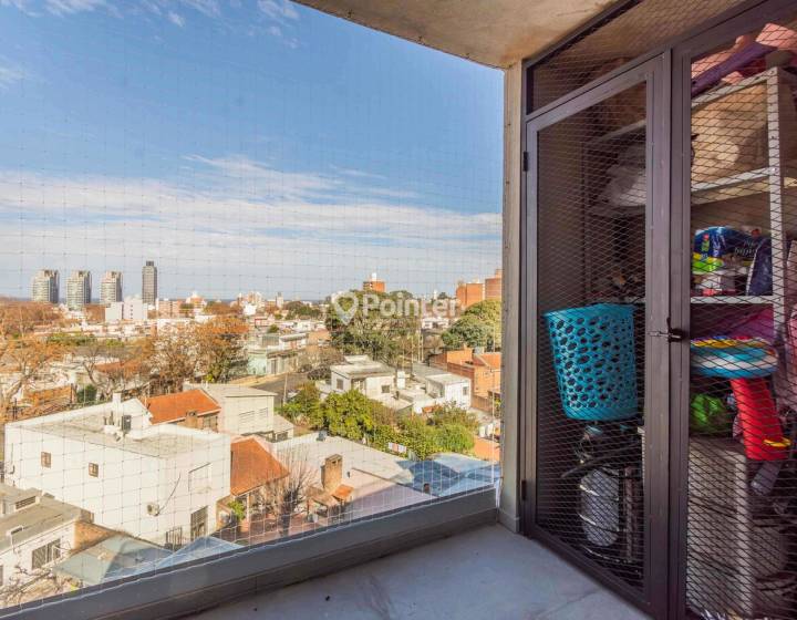 Apartamento de tres dormitorios con cochera en Buceo