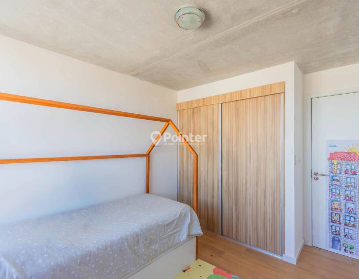 Apartamento de tres dormitorios con cochera en Buceo
