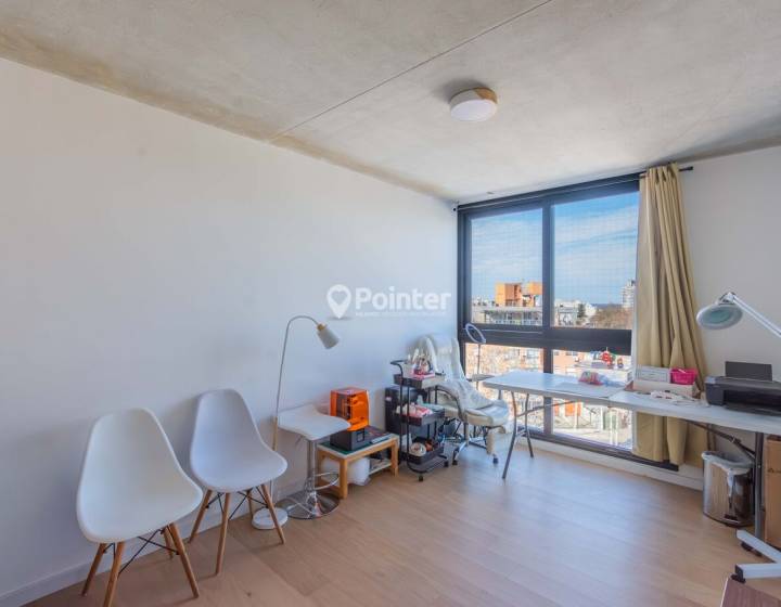 Apartamento de tres dormitorios con cochera en Buceo