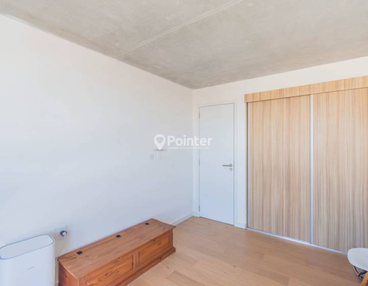 Apartamento de tres dormitorios con cochera en Buceo