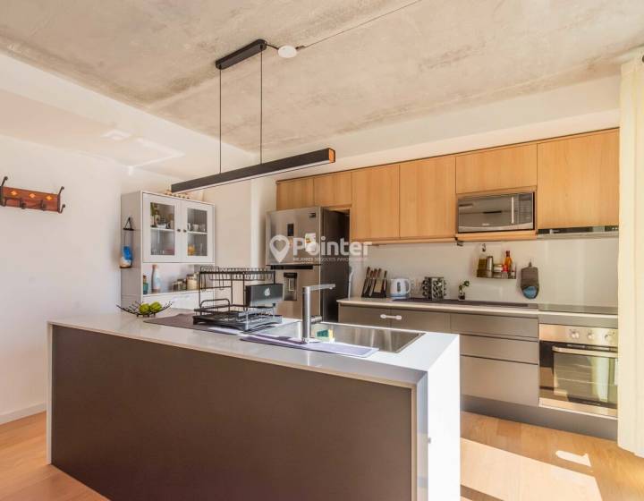 Apartamento de tres dormitorios con cochera en Buceo