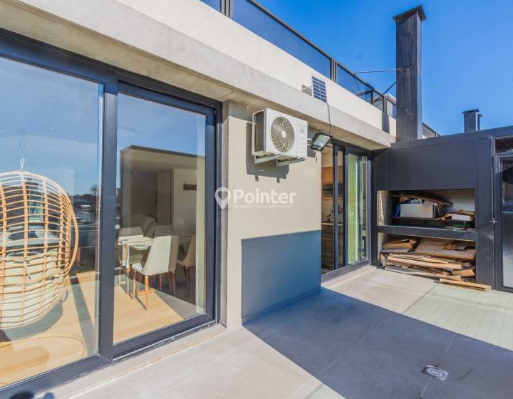 Apartamento de tres dormitorios con cochera en Buceo