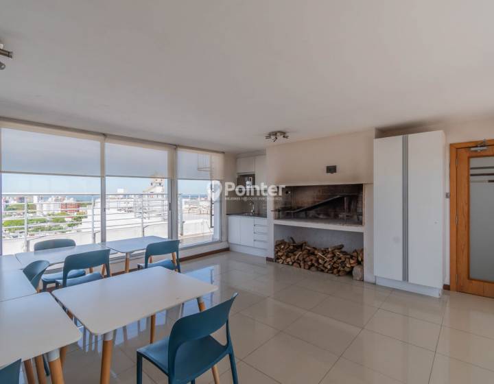 Venta Apartamento en Pocitos de 2 Dormitorios, 2 ba&ntilde;os, Balc&oacute;n y Garaje doble