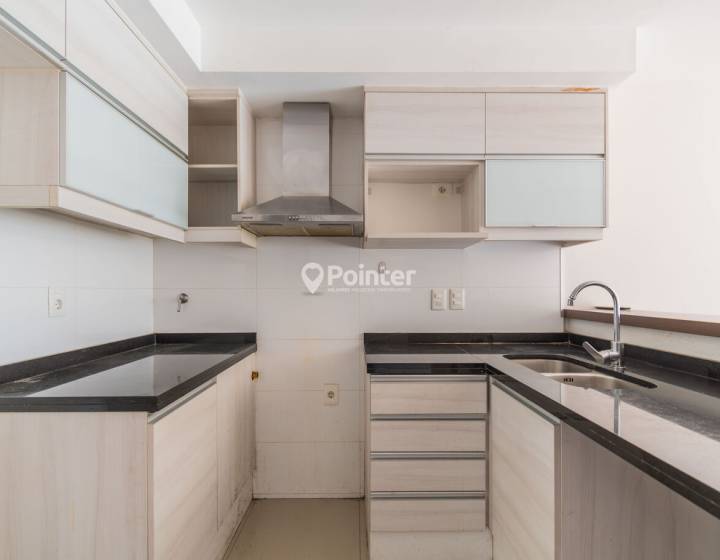 Venta Apartamento en Pocitos de 2 Dormitorios, 2 ba&ntilde;os, Balc&oacute;n y Garaje doble