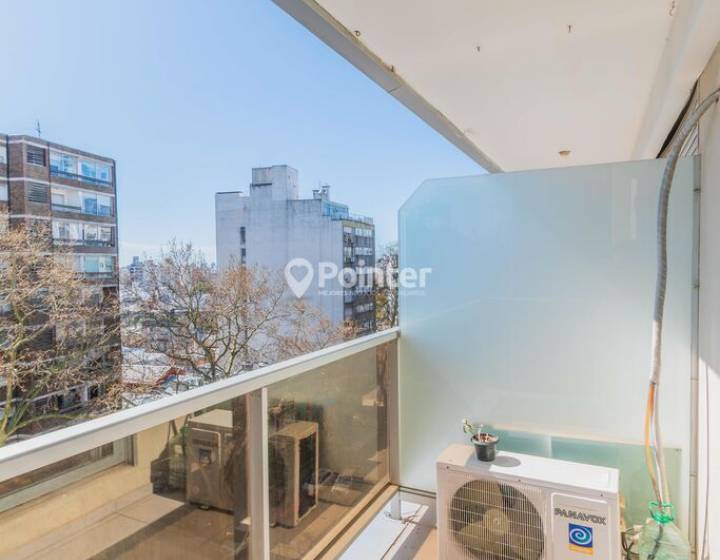 Venta Apartamento en Pocitos de 2 Dormitorios, 2 ba&ntilde;os, Balc&oacute;n y Garaje doble