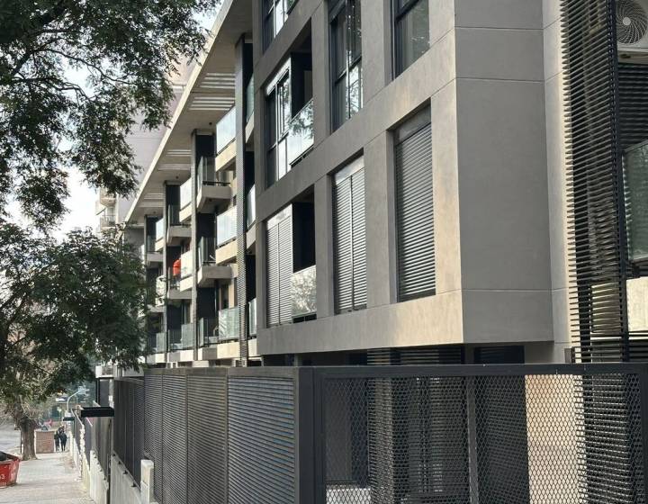 Apartamento de dos dormitorios con patio privado y renta activa &mdash; oportunidad inversi&oacute;n