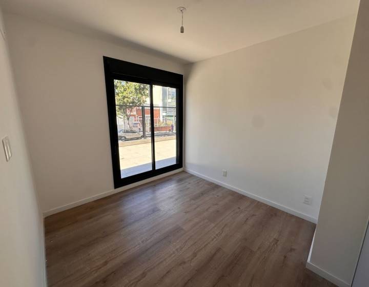Apartamento de dos dormitorios con patio privado y renta activa &mdash; oportunidad inversi&oacute;n