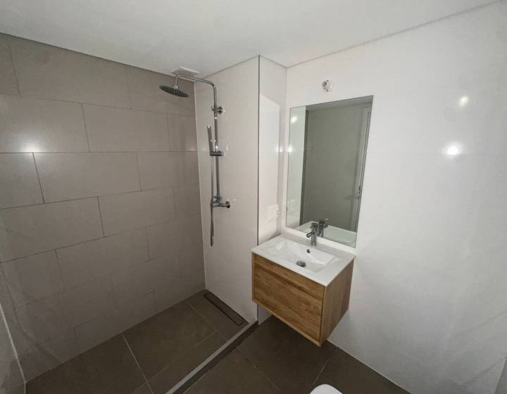 Apartamento de dos dormitorios con patio privado y renta activa &mdash; oportunidad inversi&oacute;n