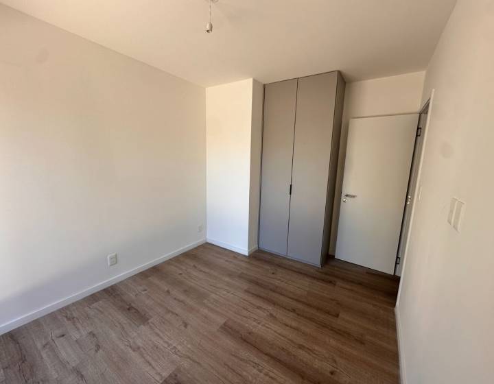 Apartamento de dos dormitorios con patio privado y renta activa &mdash; oportunidad inversi&oacute;n