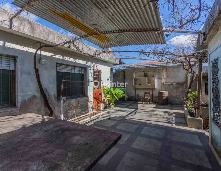 VENTA EN LAS ACACIAS DE CASA Y APARTAMENTO EN UN MISMO PADR&Oacute;N, A RECICLAR