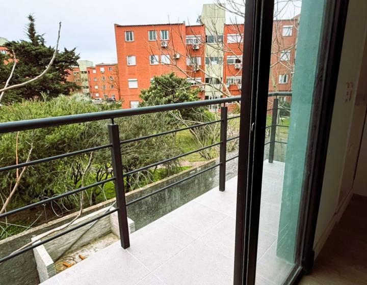 Alquiler anual apartamento a estrenar 1 dormitorio con cochera Maldonado