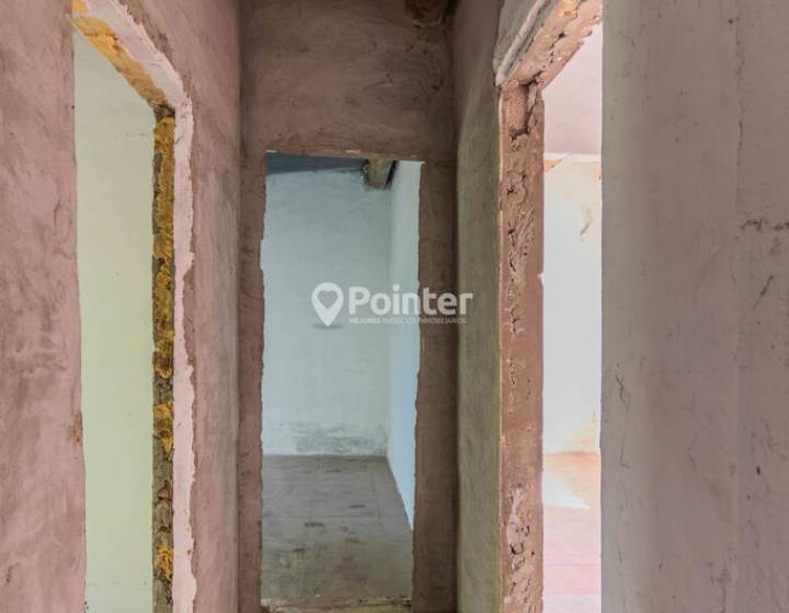Casa a reciclar con gran terreno pr&oacute;xima a barrios privados