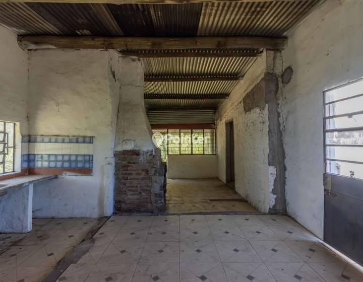 Casa a reciclar con gran terreno pr&oacute;xima a barrios privados