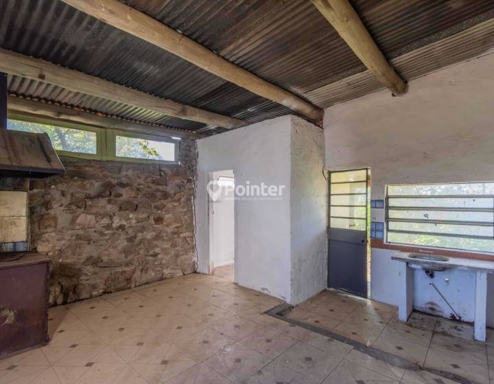 Casa a reciclar con gran terreno pr&oacute;xima a barrios privados