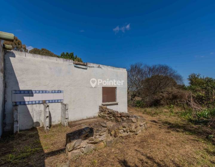 Casa a reciclar con gran terreno pr&oacute;xima a barrios privados
