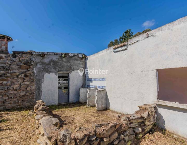 Casa a reciclar con gran terreno pr&oacute;xima a barrios privados