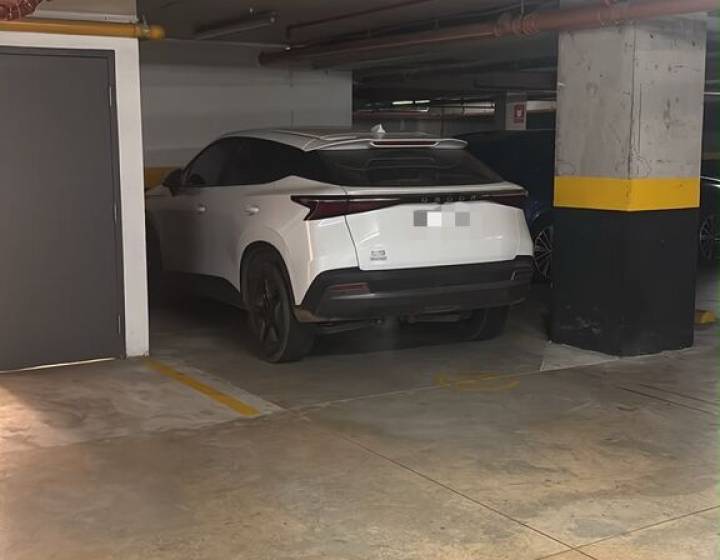 Se vende cochera ubicada en el edificio Opta Coliving, sobre Manuel J. Errazqu&iacute;n 2370.

La coche...