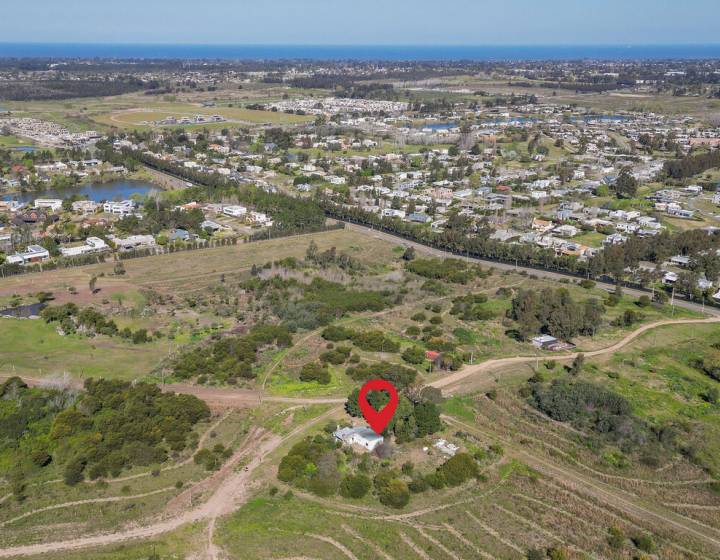 Venta Terreno 919 m2 con casa a reciclar pr&oacute;xima barrios privados