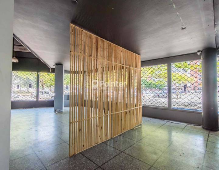 Venta de local comercial con renta del 7%