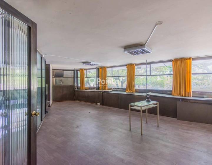 Venta de local comercial con renta del 7%