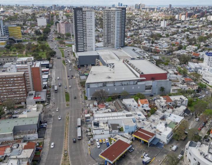 Oportunidad de inversi&oacute;n | Local comercial + 2 apartamentos