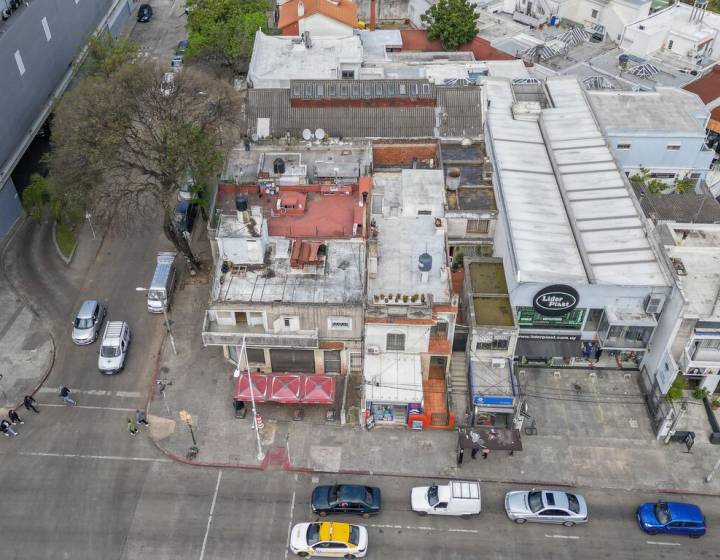 Oportunidad de inversi&oacute;n | Local comercial + 2 apartamentos