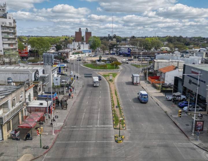 Oportunidad de inversi&oacute;n | Local comercial + 2 apartamentos