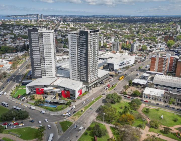 Oportunidad de inversi&oacute;n | Local comercial + 2 apartamentos